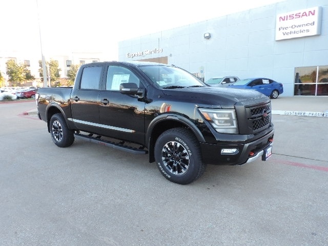 2018 nissan titan pro 4x running boards